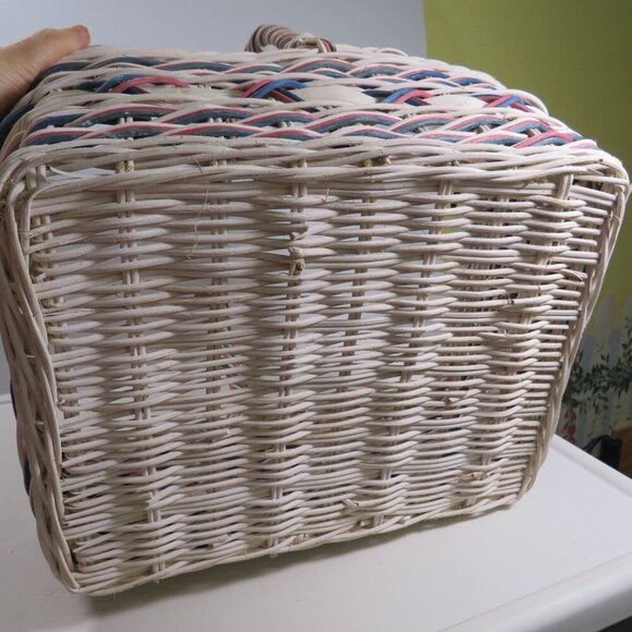 Red, White and Blue Cane Wicker Patriotic Basket: handle has some damage - Picture 5 of 13